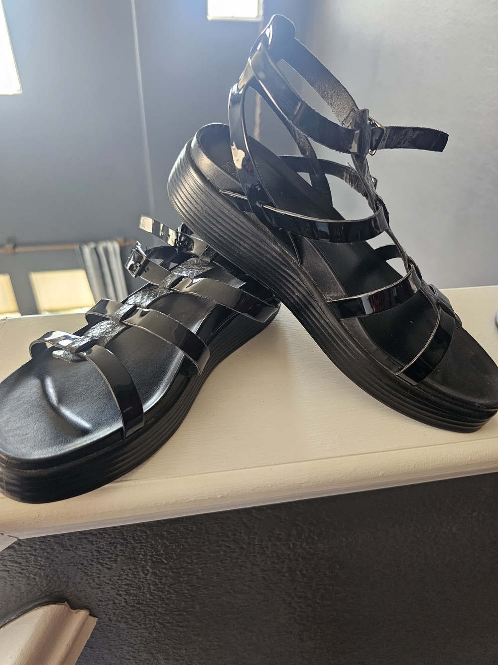 Donald Pilner Womens Black Strappy Platform Sandals